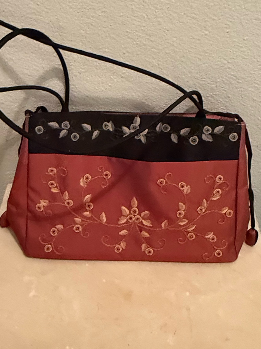 vintage J. Lane embroidered silk handbag. 6”x9”